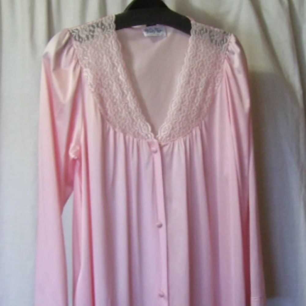Vanity Fair Classic Waltz Robe. Peach Pink NWOT Size Small
